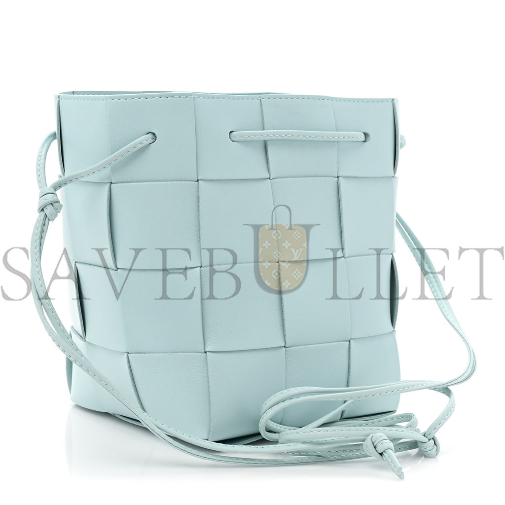 BOTTEGA VENETA NAPPA MAXI INTRECCIATO SMALL CASSETTE BUCKET BAG TOPAZIO SILVER  (18*15*13cm)