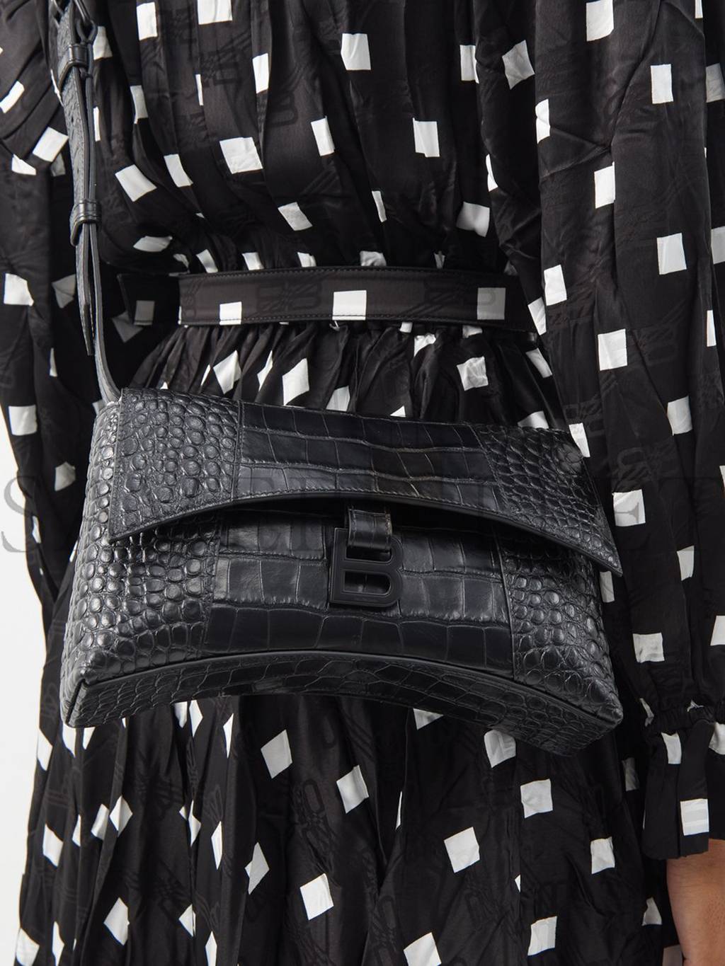 BALENCIAGA BLACK DOWNTOWN XS CROCODILE-EFFECT LEATHER BAG  MATCHESFASHION US (25.4*15*6cm)