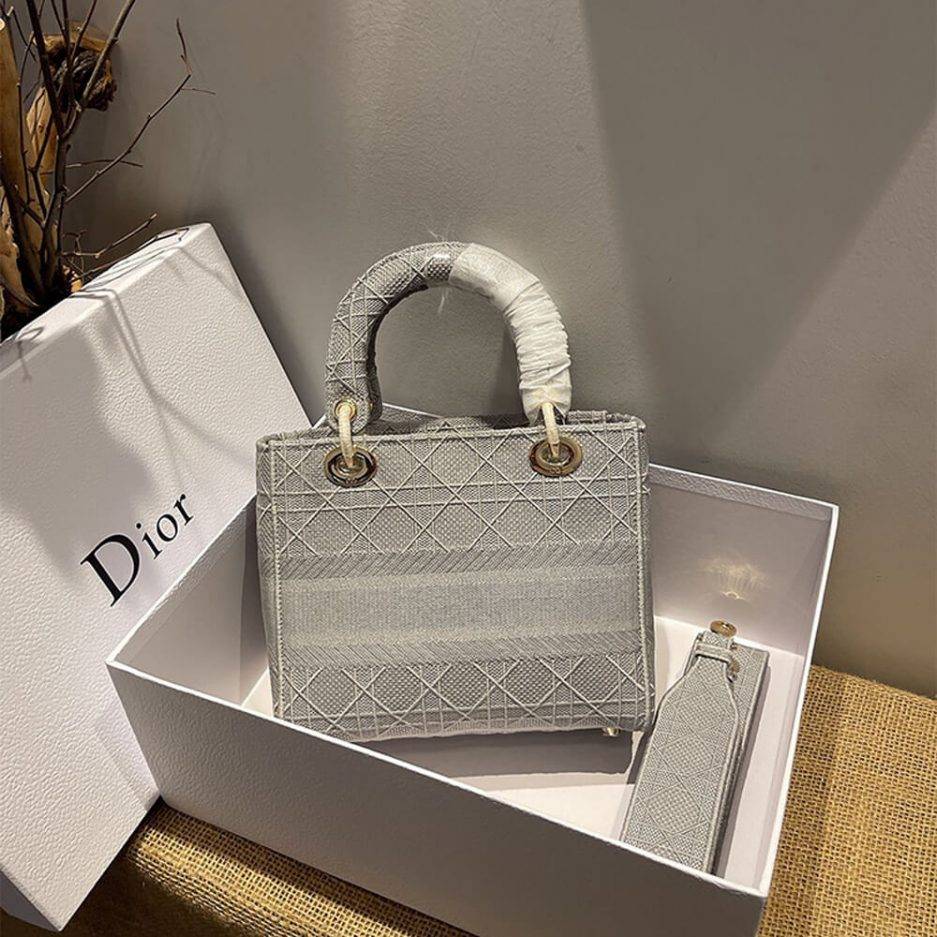 DIOR MEDIUM LADY D-LITE BAG M0565OREY_M950 (24cm*20cm*11cm)